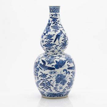 Vase, porcelain, China, 19th century.