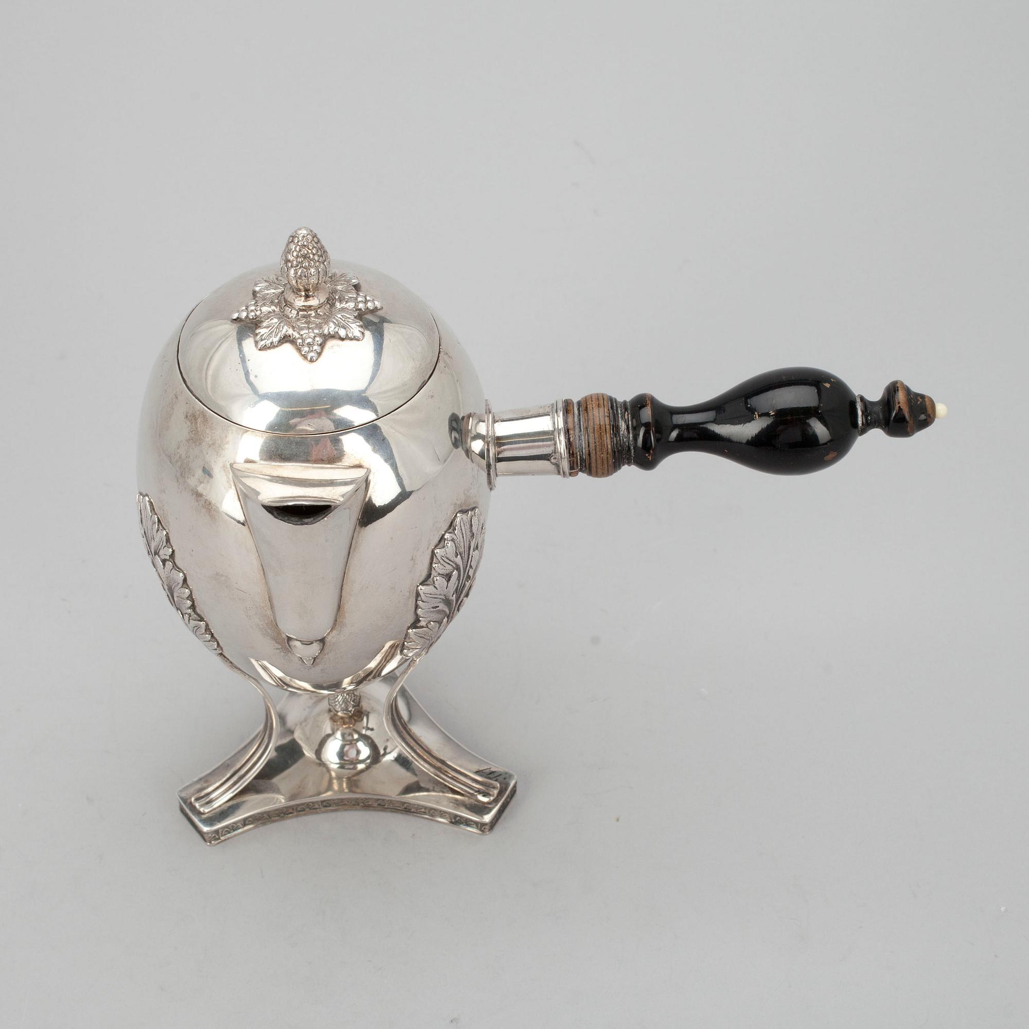 KAFFEKANNA, silver, empire, Gustav Israel Lyberg Eksjö 1827. Vikt 551 g.