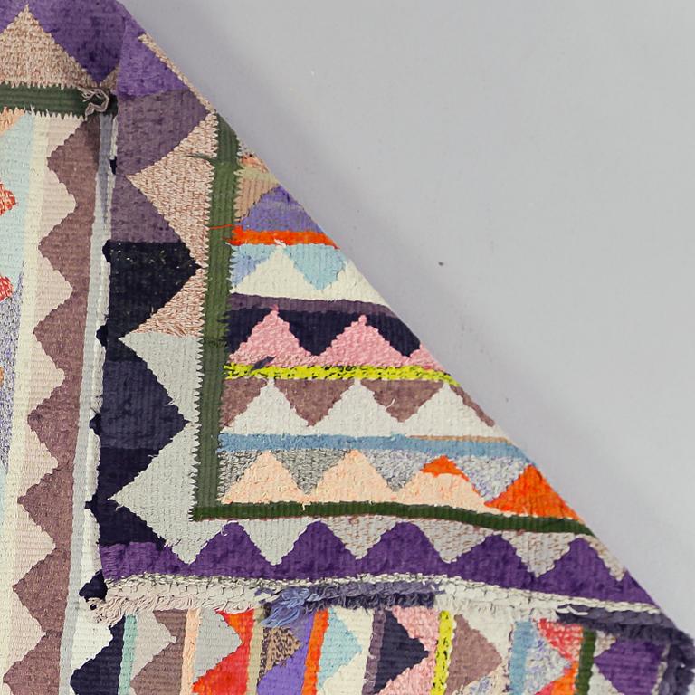 MATTA, orientalisk, modern tillverkning, ca 223 x 115 cm.