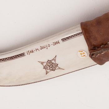 A reindeer horn knife by Isak Matti Juuso, signed and dated 2006.