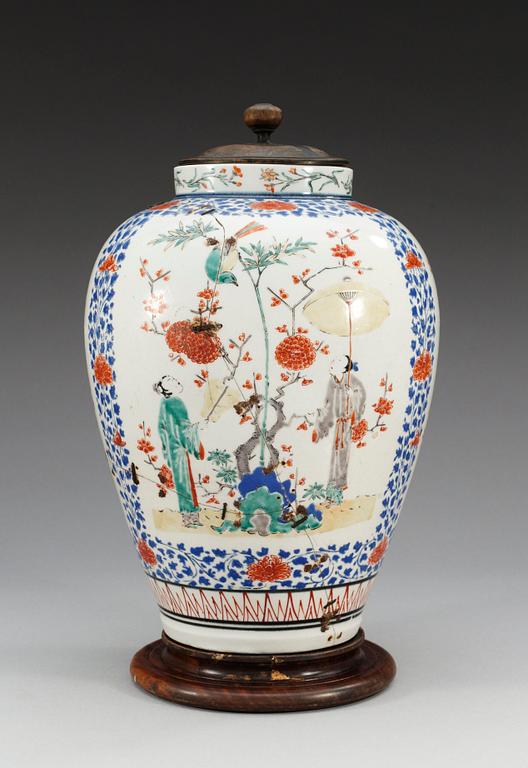 URNA, porslin. Japan, Arita, Edo ca 1670-90.