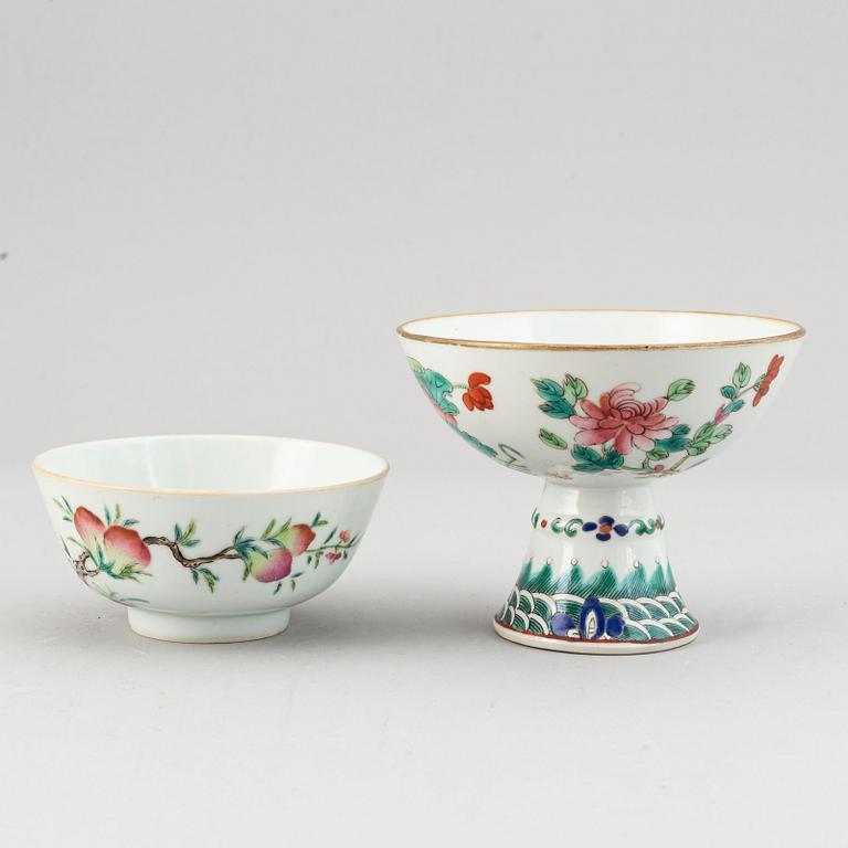 A group of 11 Chinese porcalin objects, late Qing dynasty.