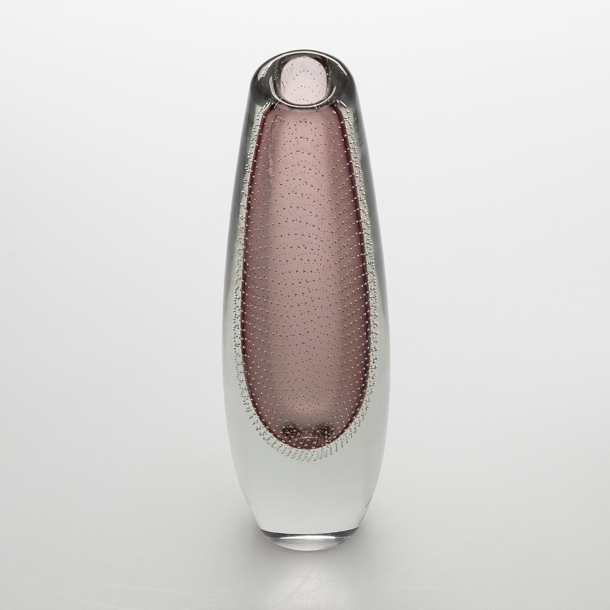 Gunnel Nyman, A glass vase, 'GN 26', signed G. Nyman Nuutajärvi Notsjö.