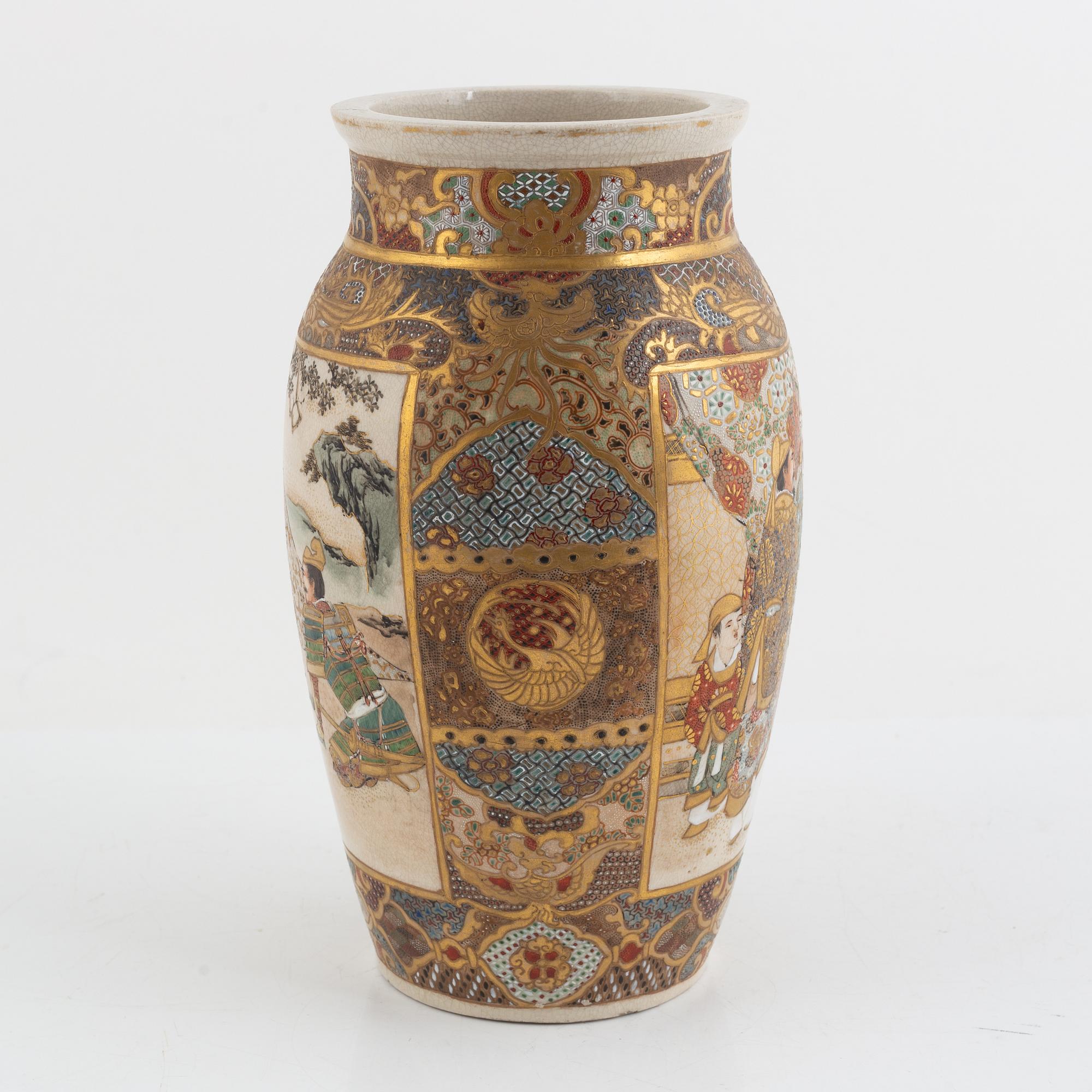 A Satsuma ware porcelain vase, Japan, Meiji (1868-1912).