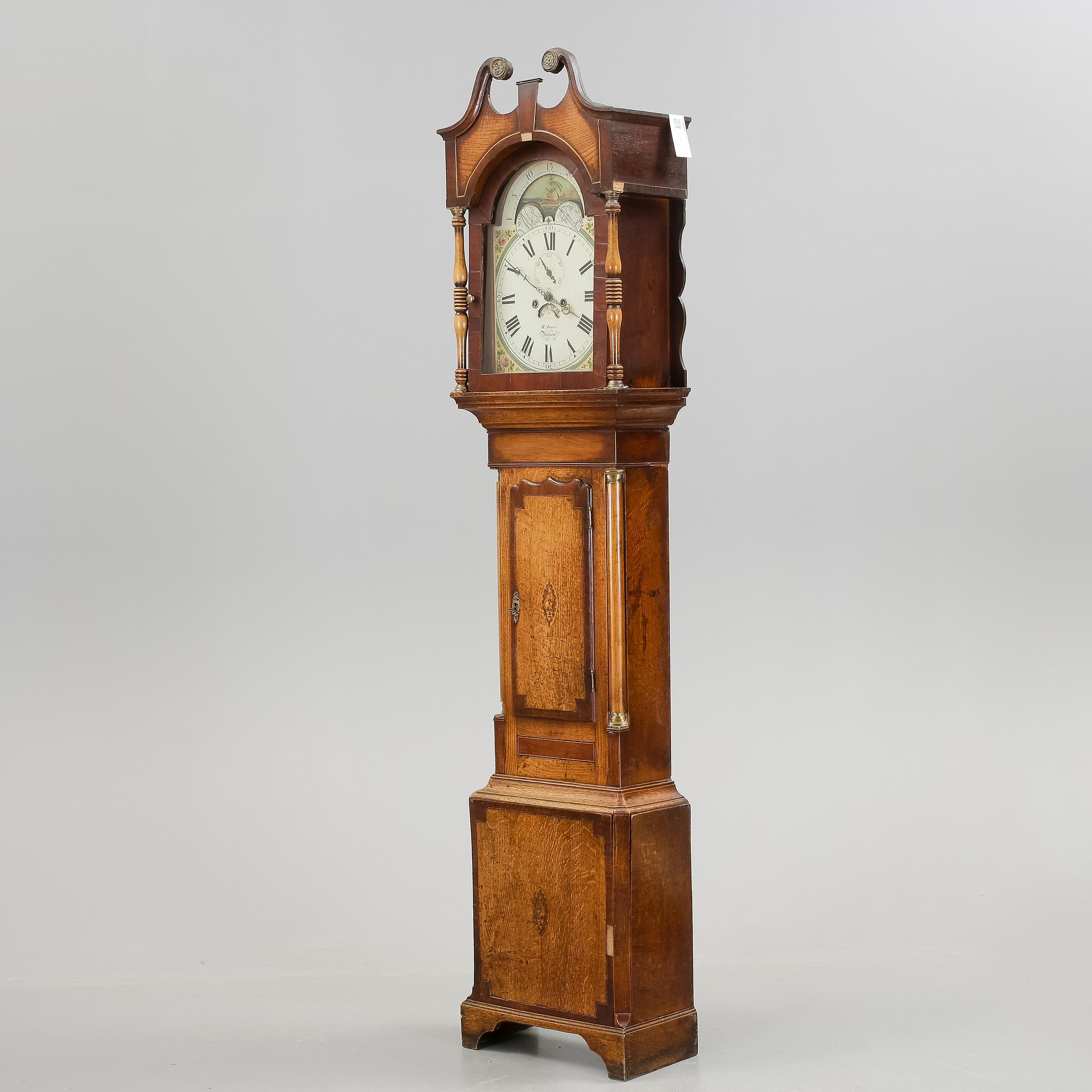 GOLVUR, med pendel samt 2 lod, urverket märkt W James, Brecon, England, 1800-talets början.