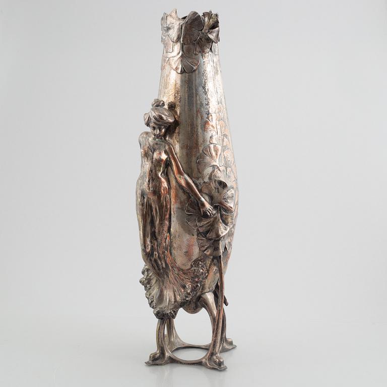 Hugo Leven, a Jugendstil vase. Likely for J.P. Kayser Sohn, Germany early 20th Century.