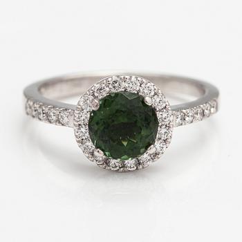 A 14K white gold ring with a tourmaline and diamonds ca. 0.40 ct in total. Benfin, Helsinki 2009.