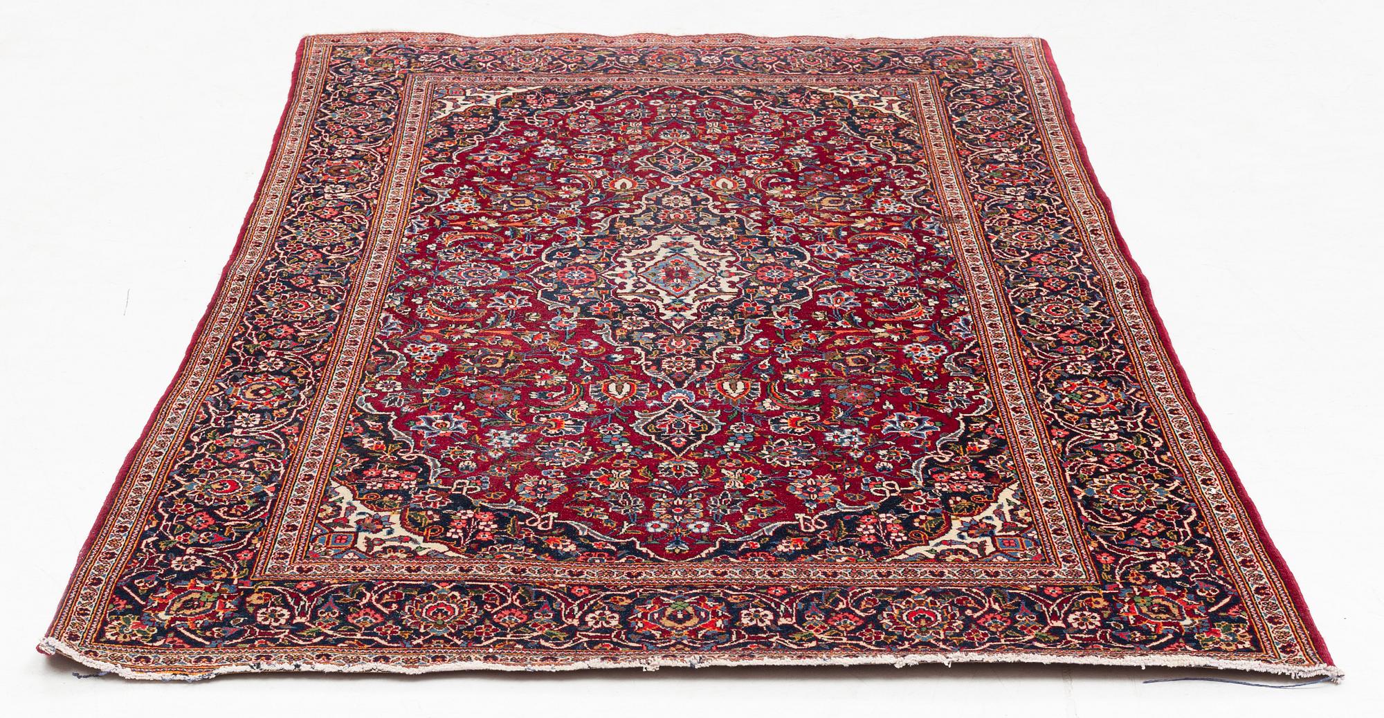 A rug, semi-antique/old, Kashan, ca 213 x 130 cm.