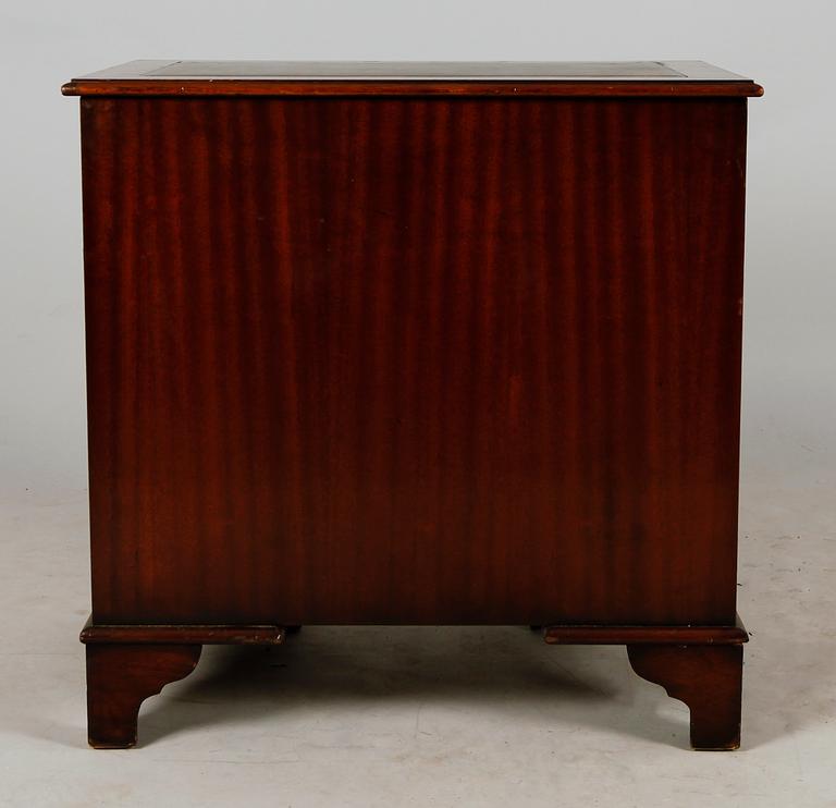 SKRIVBORD, England, 1900-talets andra hälft.