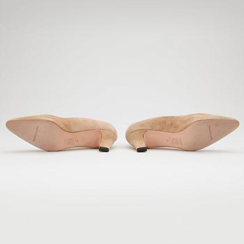 MANOLO BLAHNIK, ett par pumps.