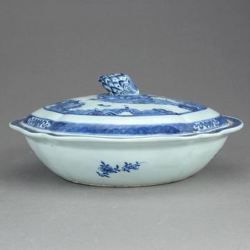 KAROTT med LOCK, porslin, Kina, Jiaqing 1796-1820.