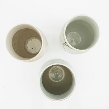 A set of 3 Chinese jars with covers, 20th century.