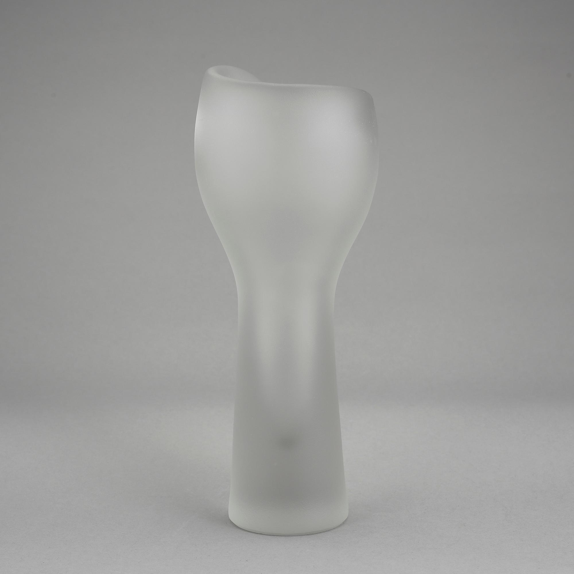 VAS, glas, "Hiidennyrkki" (Jättens näve), Timo Sarpaneva, osignerad.
