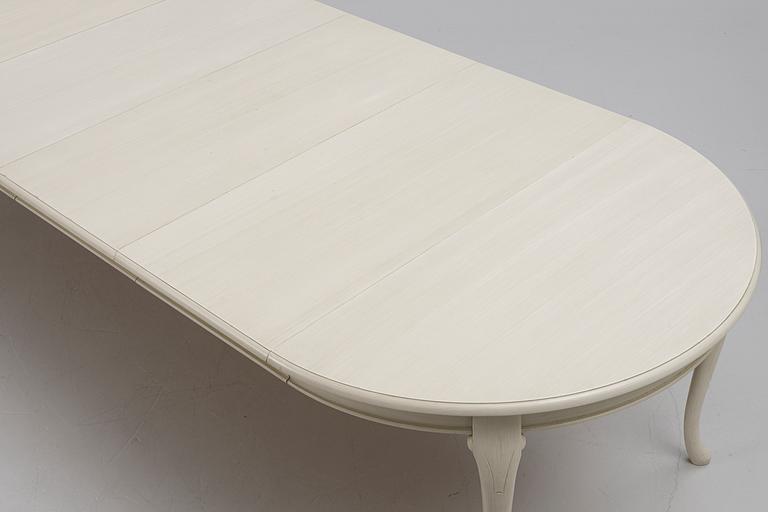 A Rococo style dining table and twelve chairs, KA Roos, Helsingborg, modern production.