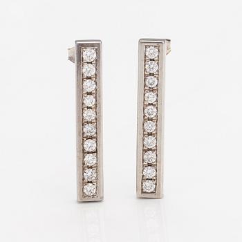 A pair of earrings and a necklace made of 14K white gold with diamonds ca. 4.50 ct in total. JB-Koru Tmi, Espoo 2005.