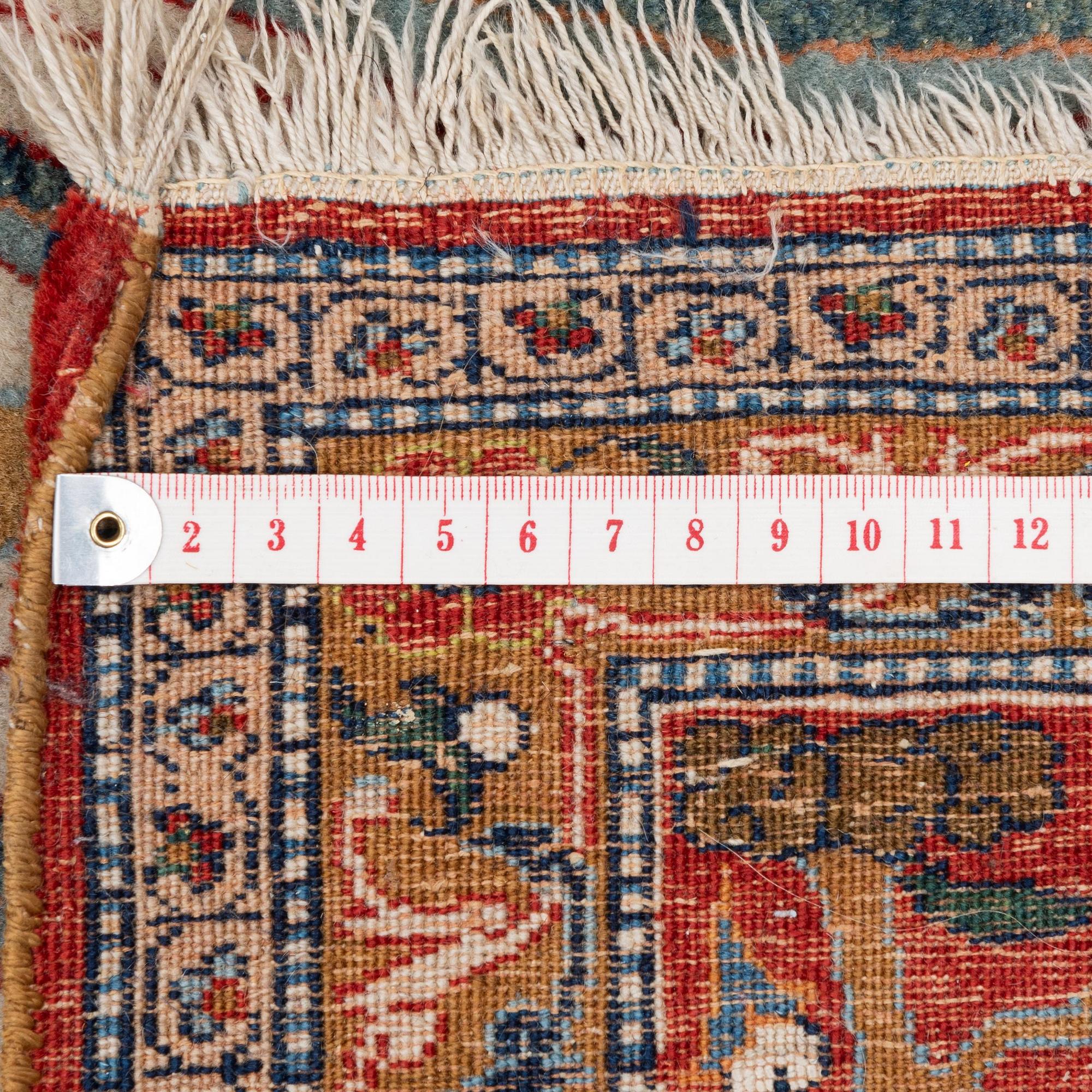 Matta semiantik Ghom, part silk, ca 209 x 136 cm.