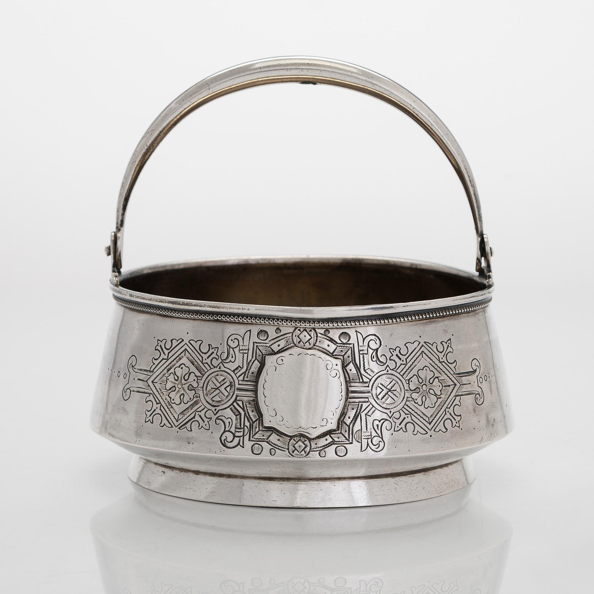 A silver sugar bowl, Moscow 1898-1914.