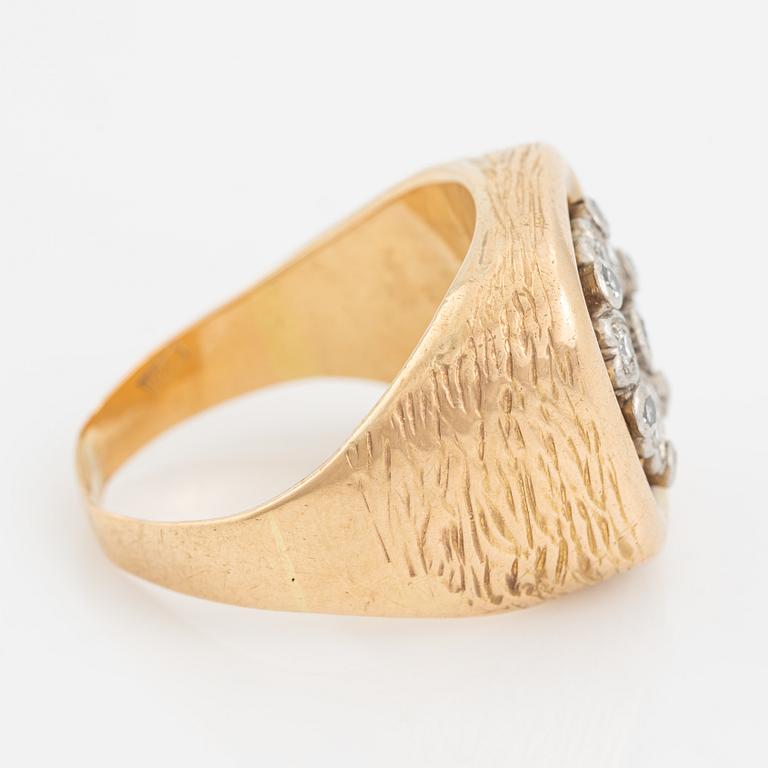 An 18K gold ring set with eight-cut diamonds.