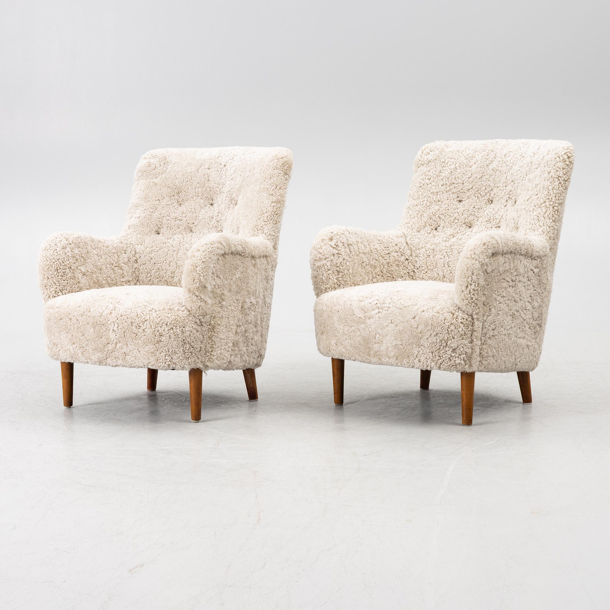 Carl Malmsten, A pair of Samsas easy chairs, second half of the 20th century.