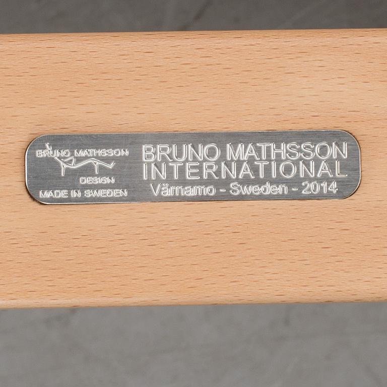 FOTPALL, "Pernilla" Bruno Mathsson International, Värnamo, brickmärkt 2014.