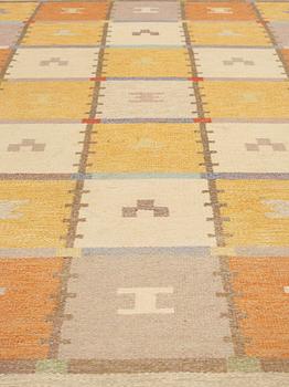 A CARPET, flat weave, 305,5 x 205,5 cm, signed AGDA ÖSTERBERG.