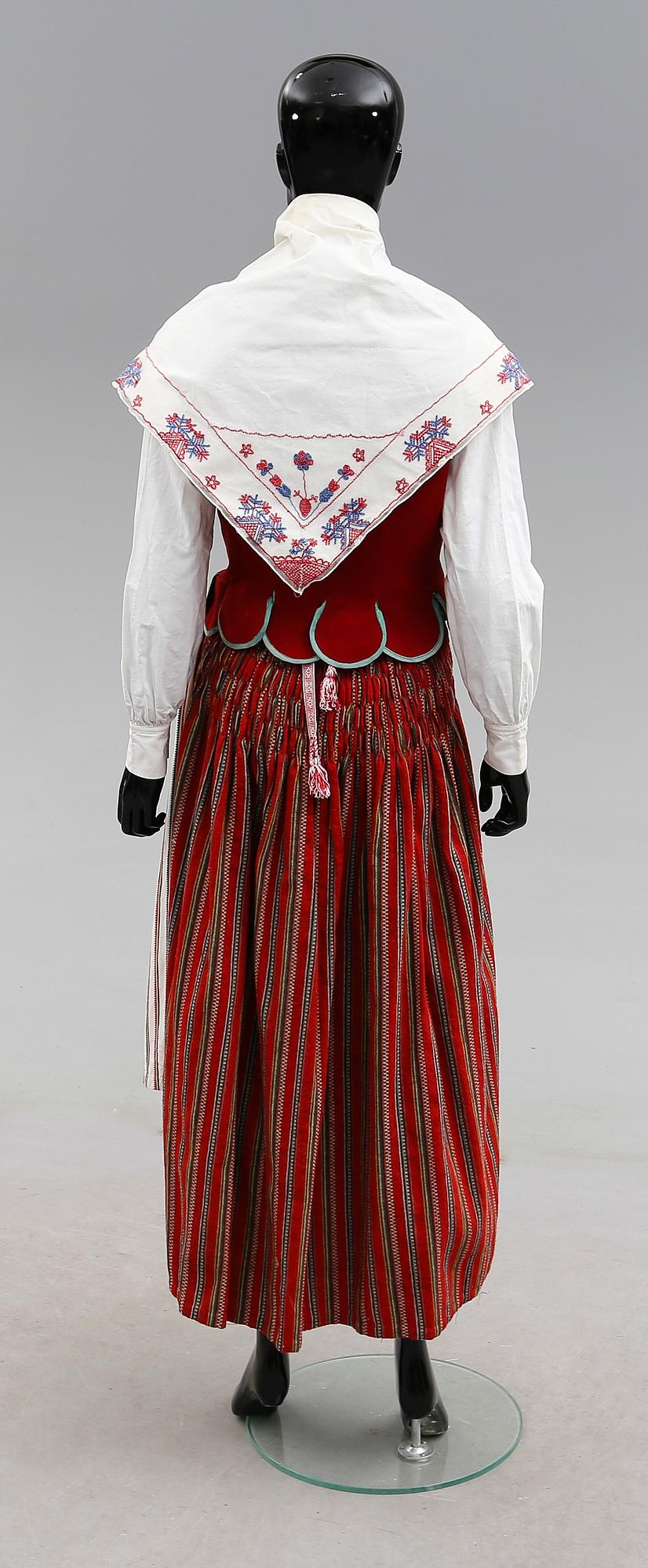FOLKDRÄKT, dam, Skedevi socken, Östergötland.