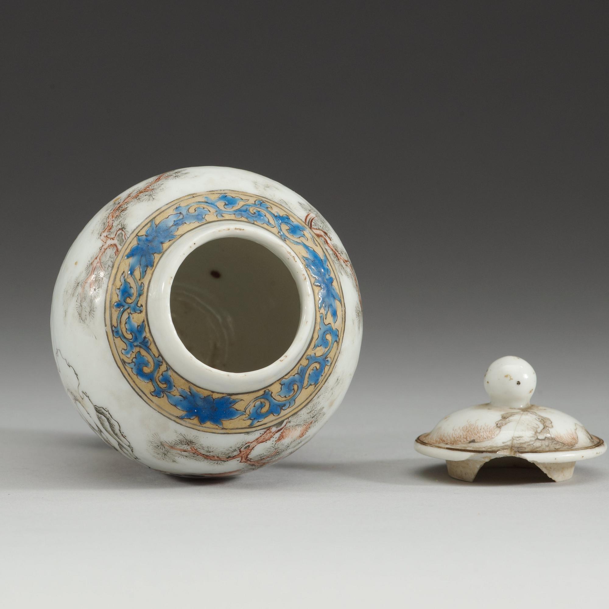 Two cups with saucers and a teacaddy, Qing dynasty, Yongzheng (1723-35).
