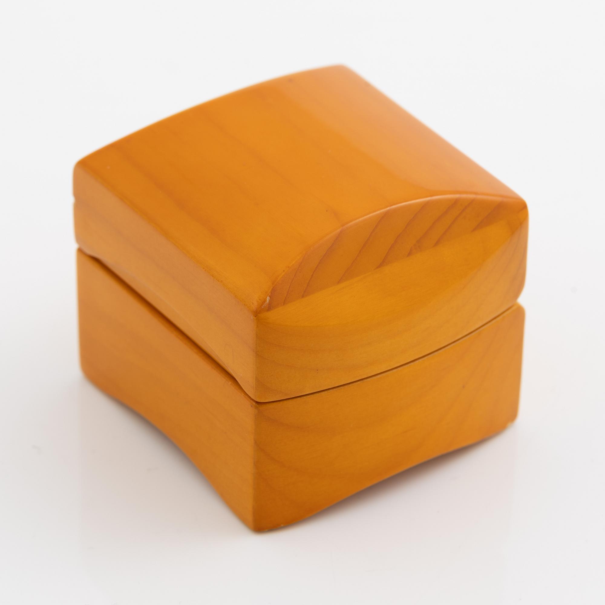 Ring, cocktail ring, 18K gold with large peridot.