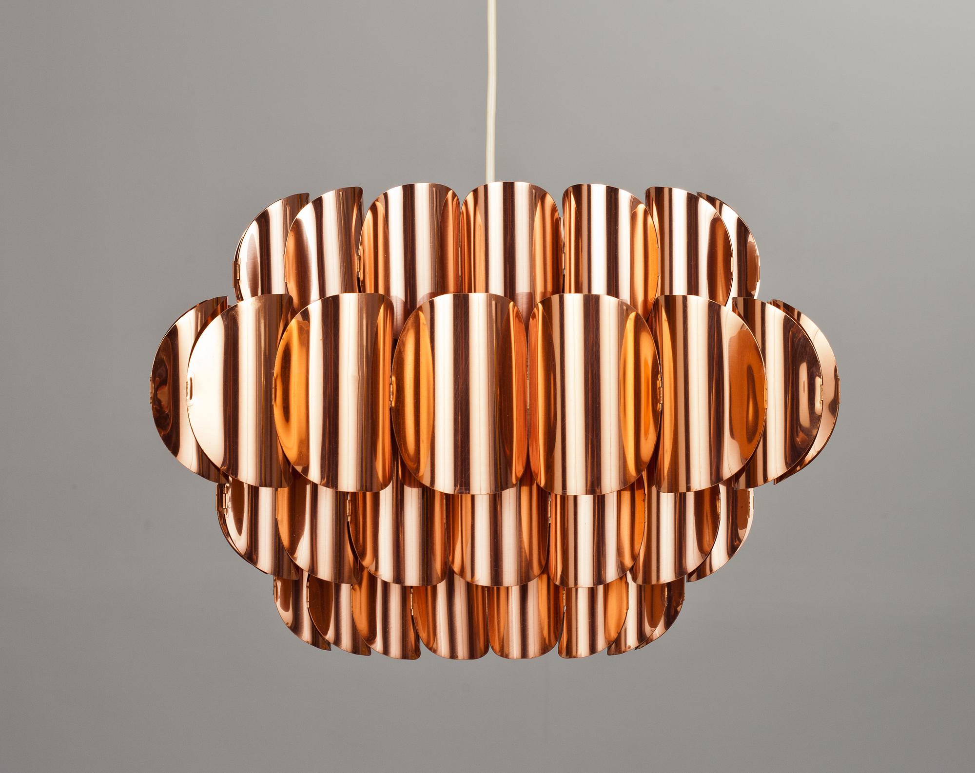 TAKLAMPA, 1900-talets andra hälft. Höjd ca 27 cm.