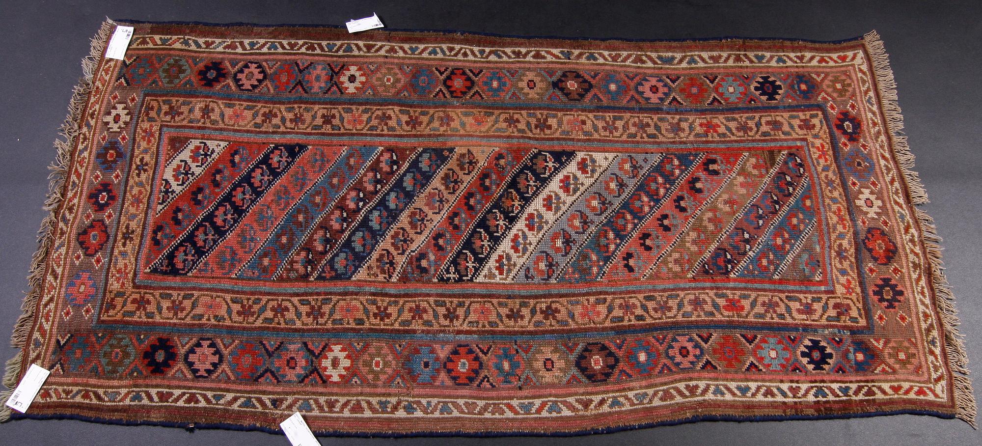 MATTA, orientalisk, antik. Ca. 199x98.