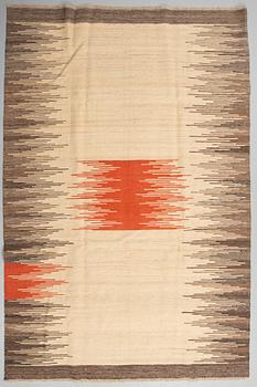 A PERSIAN FLATWEAVE, 305 x 202 cm.