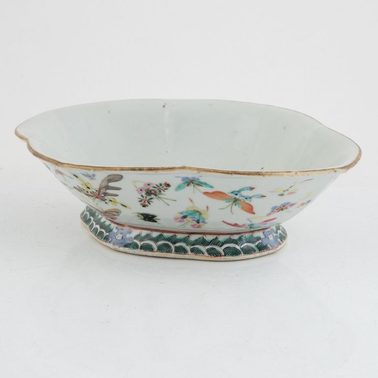 A Chinese porcelain bowl, circa 1900.