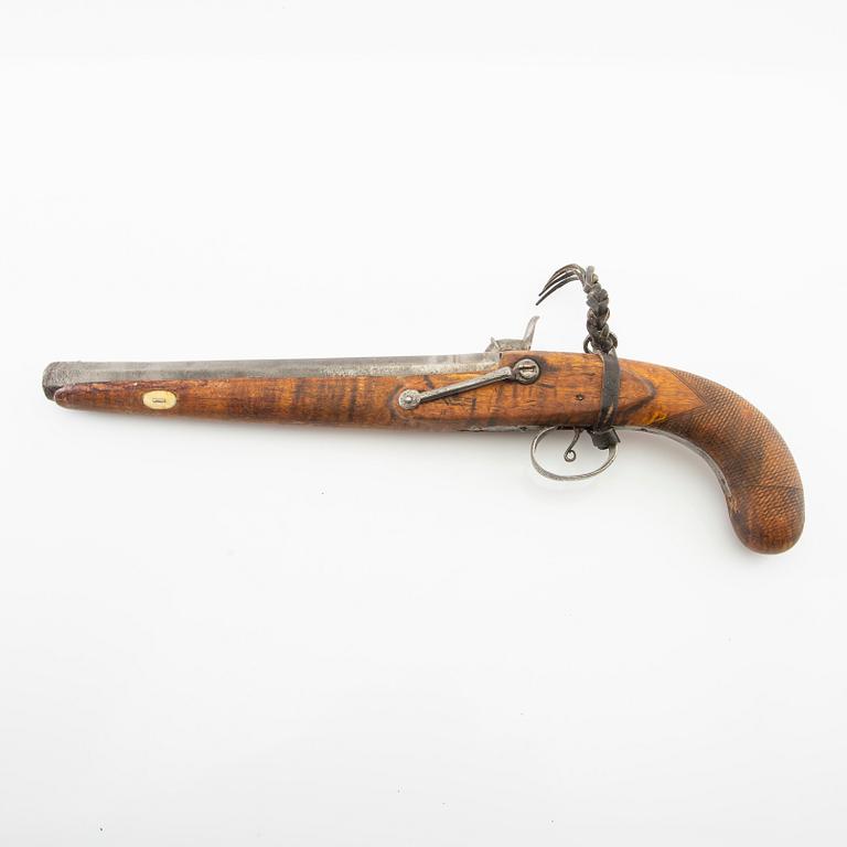 Percussion pistol, 19th century.