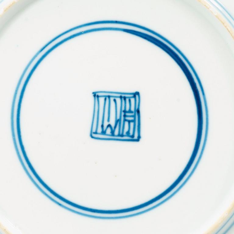 A pair of blue and white dishes, Qing dynasty Kangxi (1662-1722).