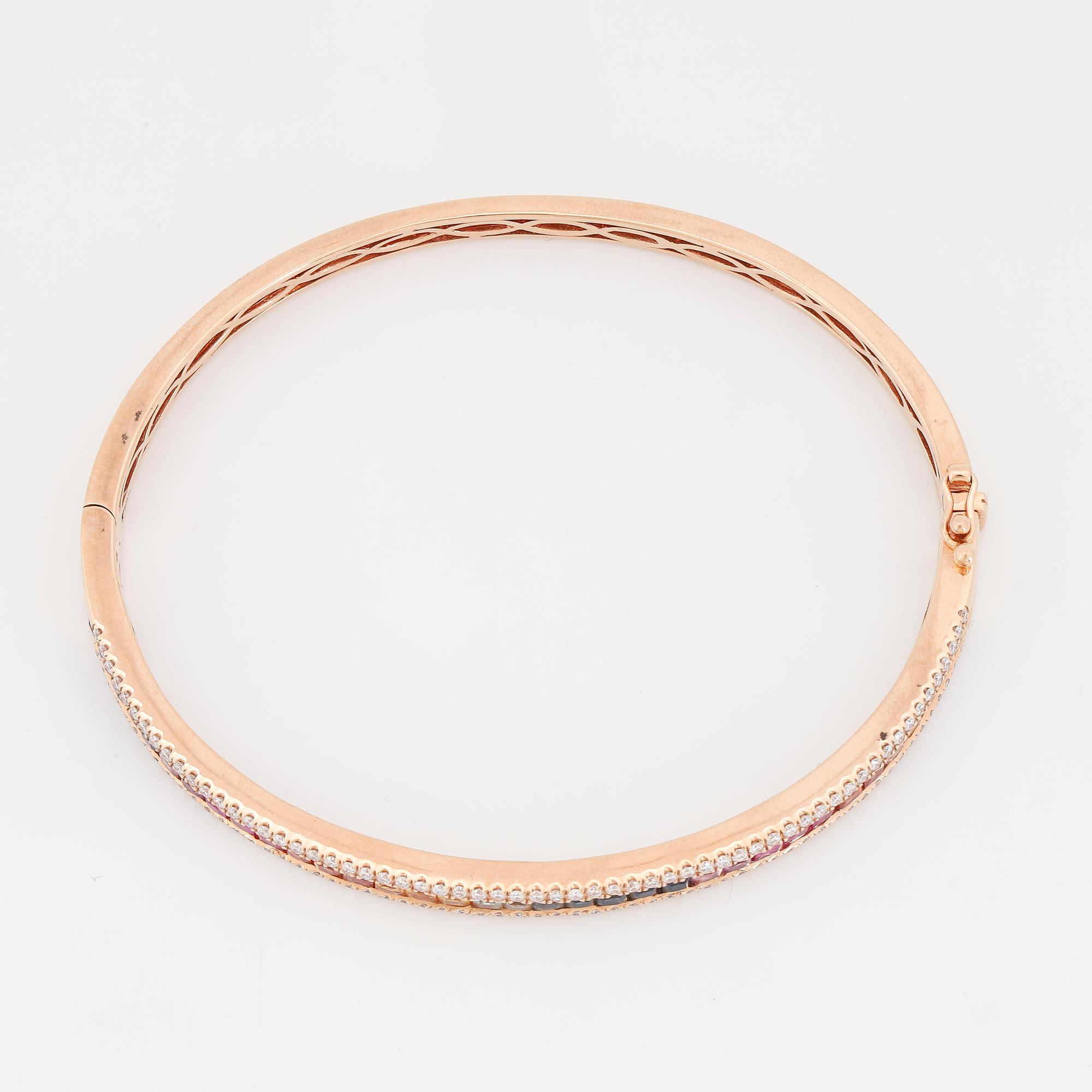 ARMRING, regnbåge med multifärgade safirer och briljantslipade diamanter i roséguld.