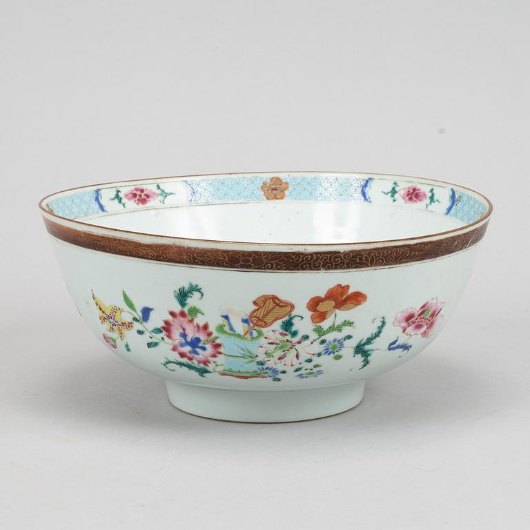 A famille rose punch bowl, Qing dynasty, Qianlong (1736-95).