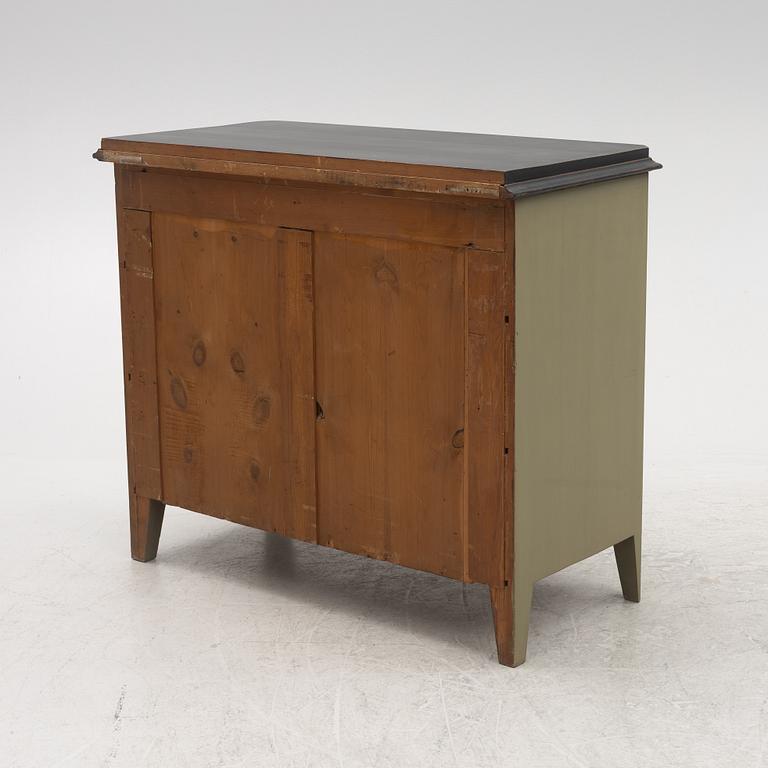 A chest of drawers, early 20th Century.