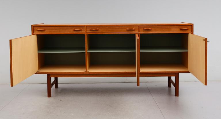 SIDEBOARD, Ulferts, 1900-talets andra hälft.
