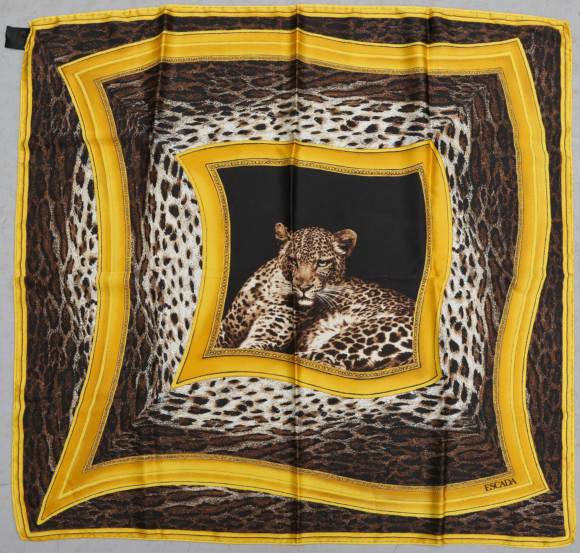 SCARF, Escada.
