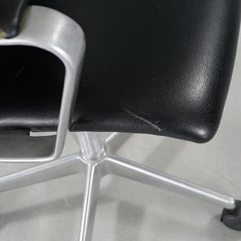 An office chair by Arne Jacobsen, "Oxford", Fritz Hansen, 1995.