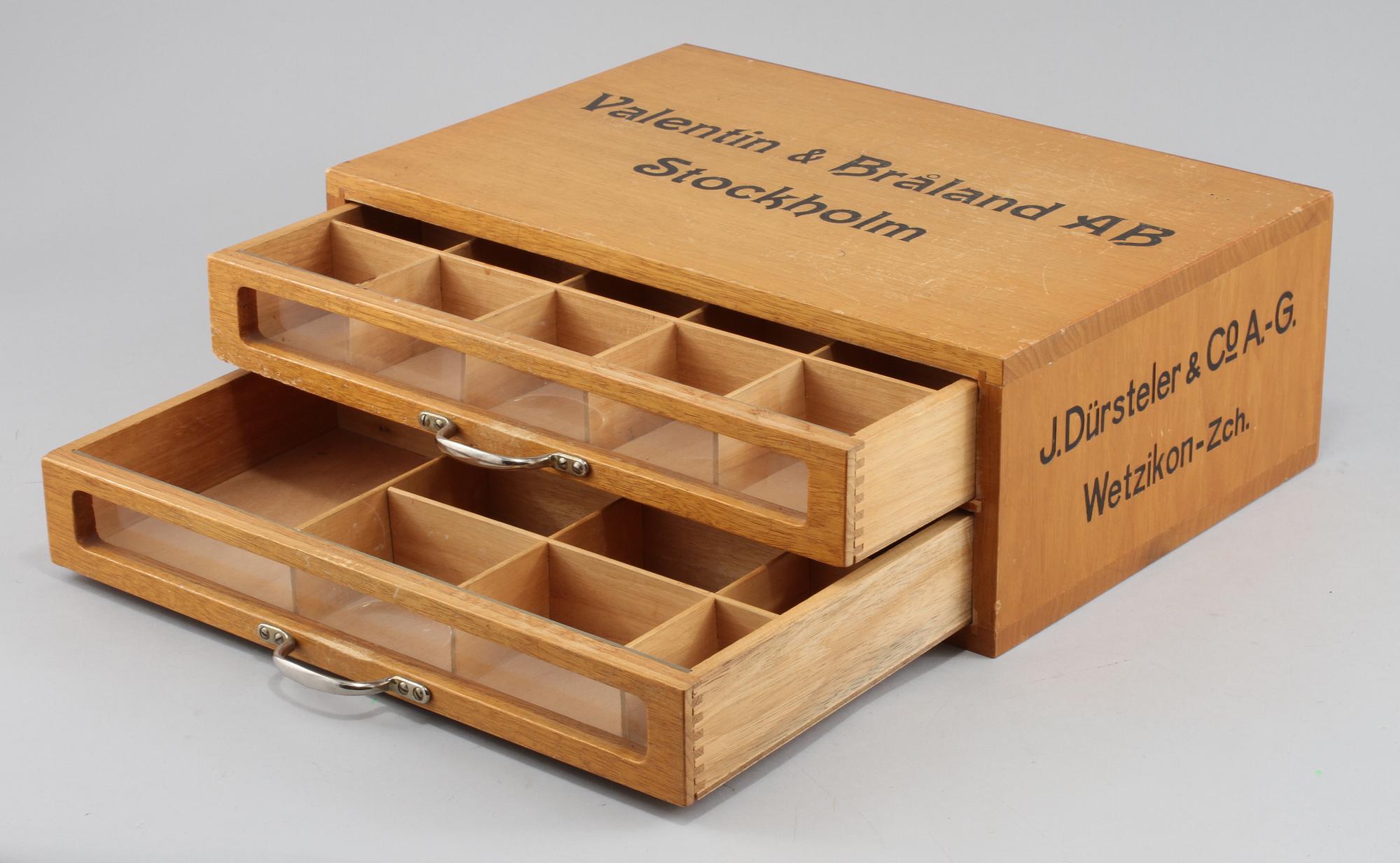 FÖRVARINGSLÅDA, Valentin & Bråland AB, Stockholm, omkring 1900-talets mitt.