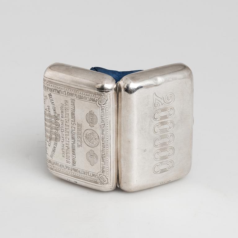 Russian Silver Coin Purse with engraving on the front of a 100 Rubel note, c. 1900.