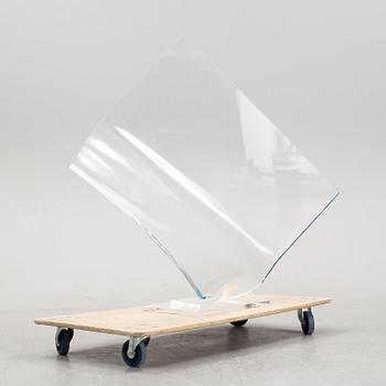 Jan Naliwajko, skulptur, plexi, signerad och daterad 1986.