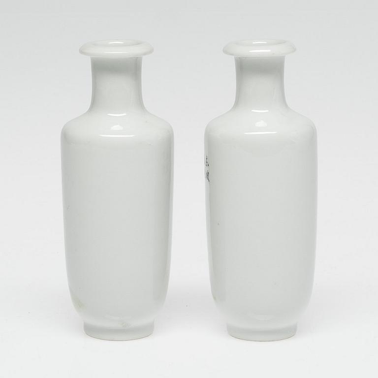 VASER, 2 st, porslin, Kina, 1900-talets första hälft.