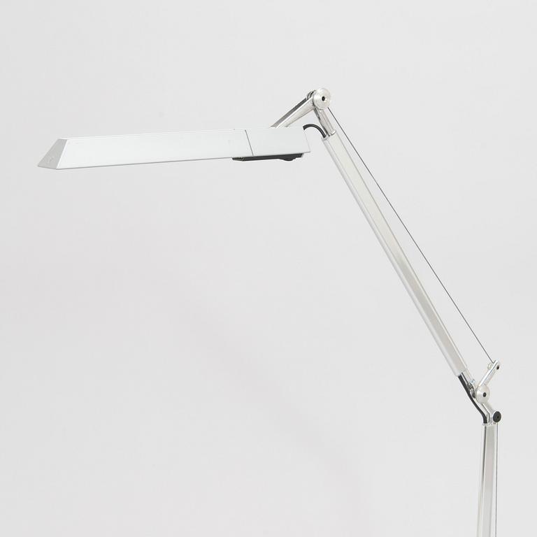 Michele De Lucchi & Giancarlo Fassina, pöytävalaisin, "Tolomeo, Video", Artemide, Italia.