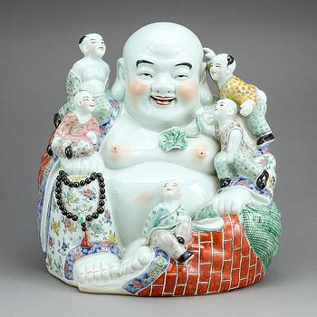 BUDDHAFIGUR, porslin, Kina, modern tillverkning.
