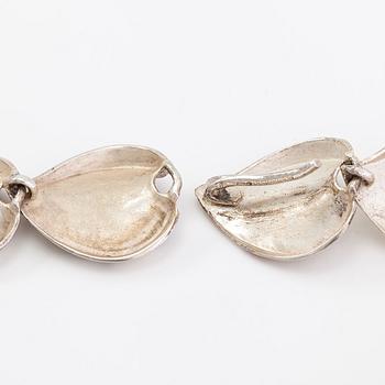 A necklace by Matti Hyvärinen, sterling silver, Sirokoru, Turku 1974.