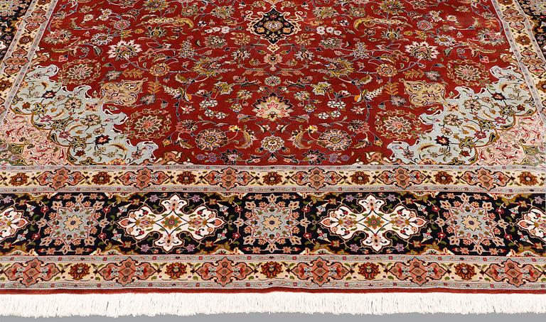 A Tabriz carpet, part silk, so-called 50 Raj, approx. 352 x 250 cm.