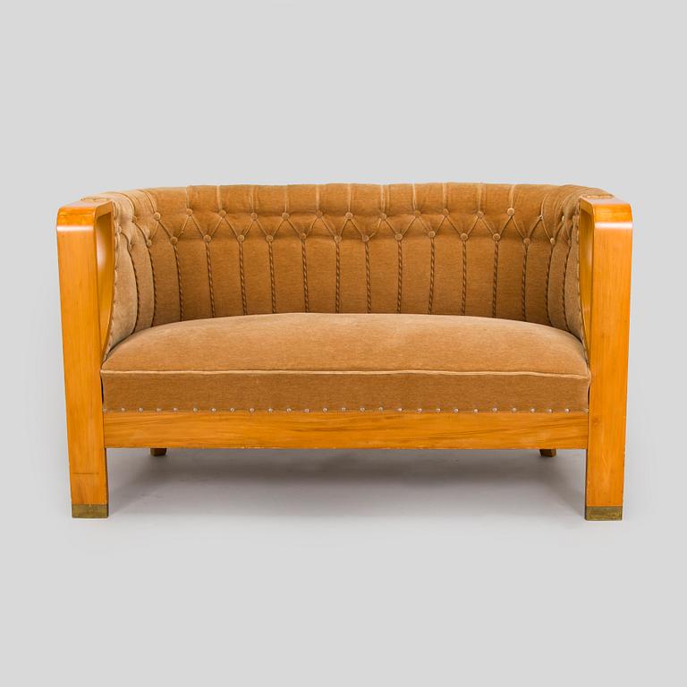 Adolf Koskinen, sofa, manufactured by Elias Hollo Puunjalostustehdas, Finland, 1920s.
