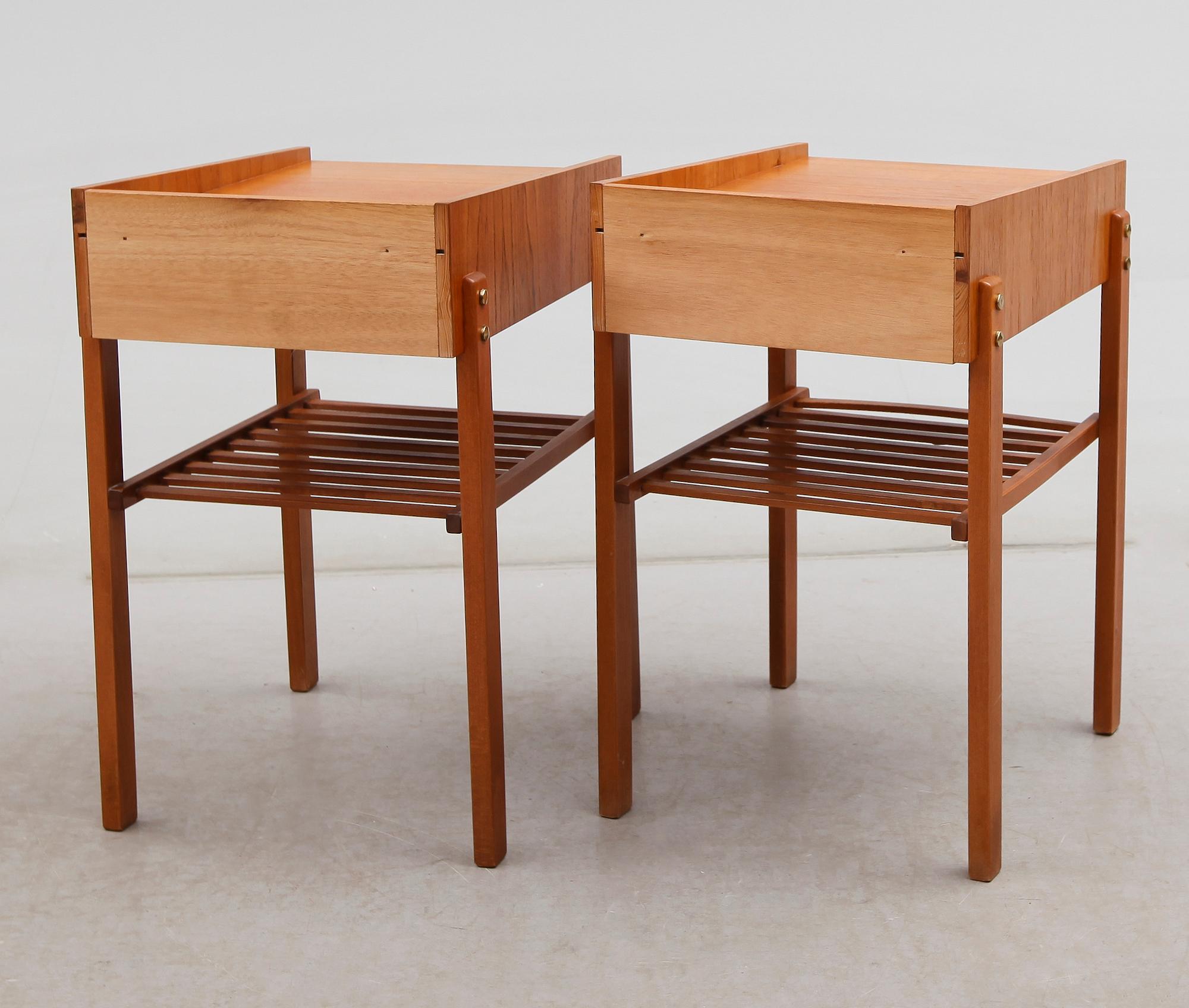 SÄNGBORD, 1 par, 1900-talets andra hälft.